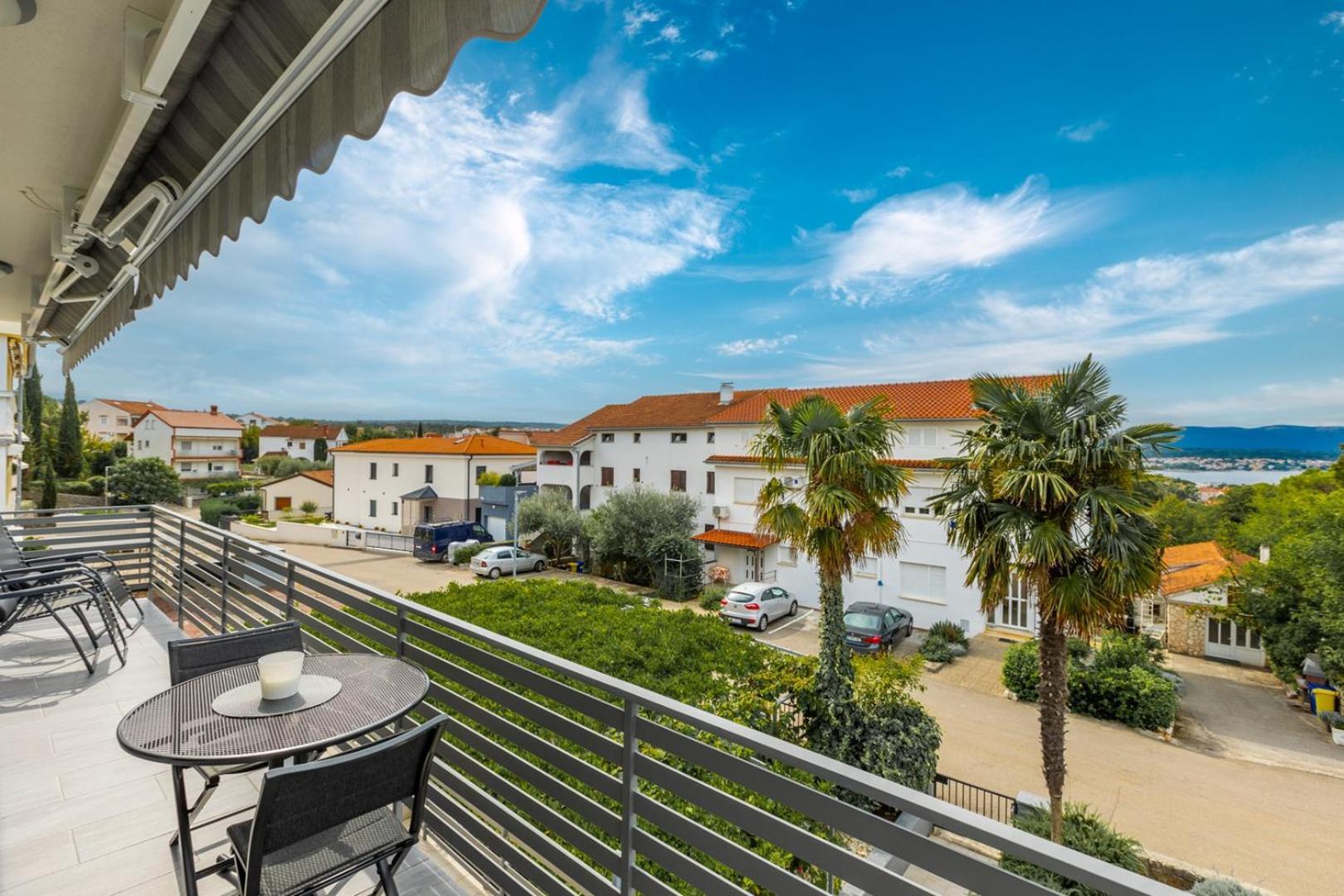 Apartments Pivas Malinska Exterior foto